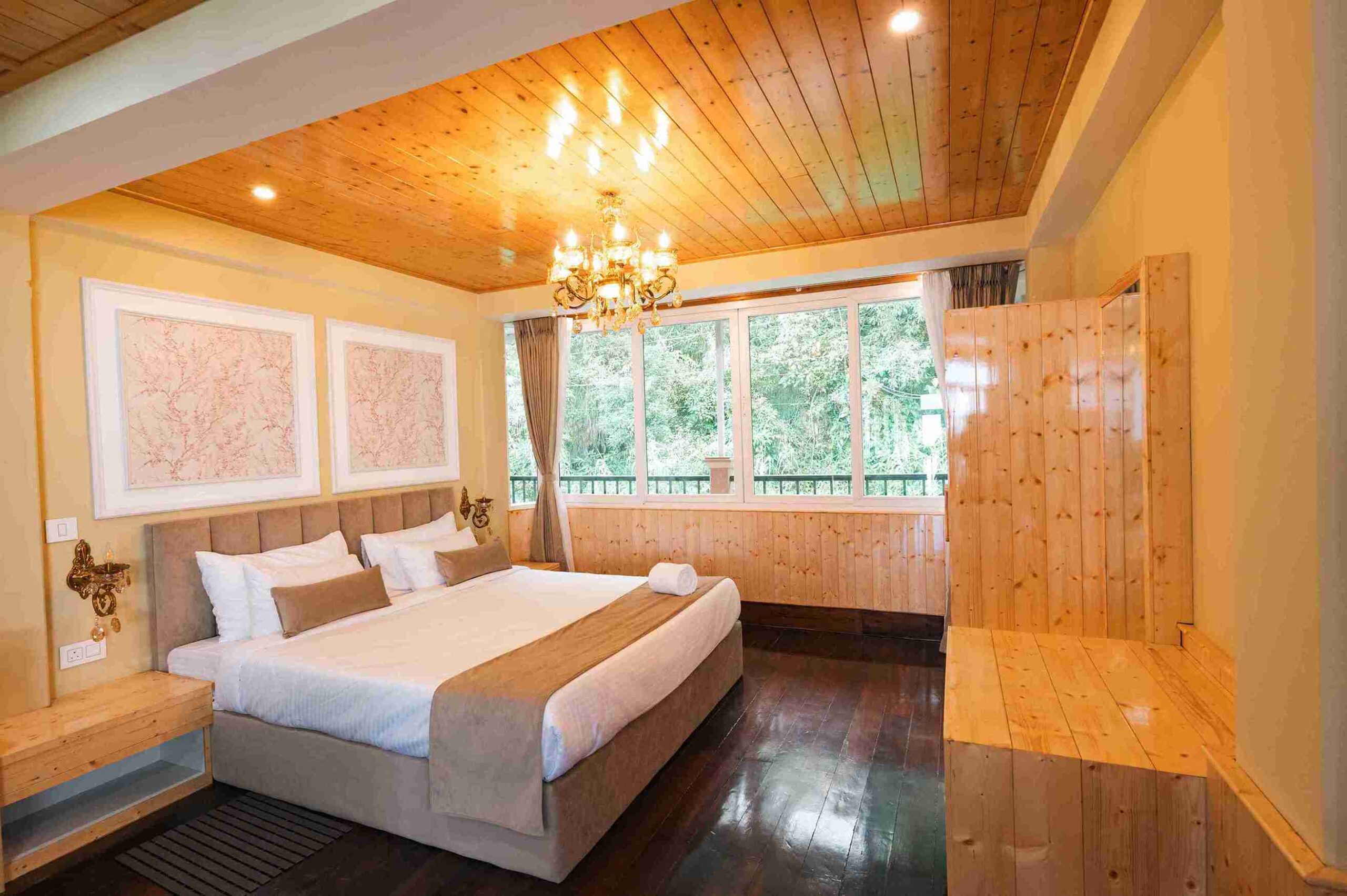 Himalayan Eagle Suite room_11zon